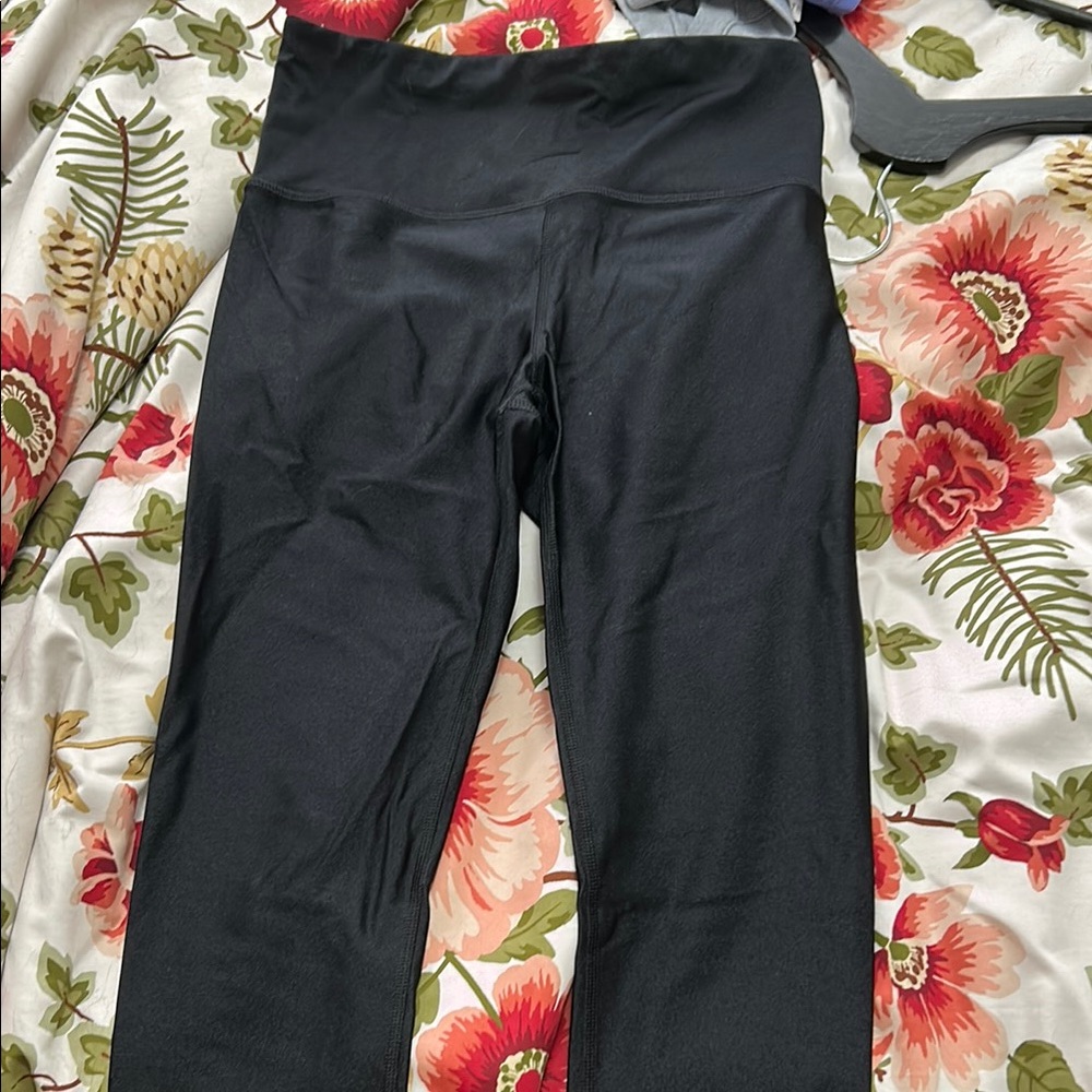 Black Shiny High-Waisted Leggings